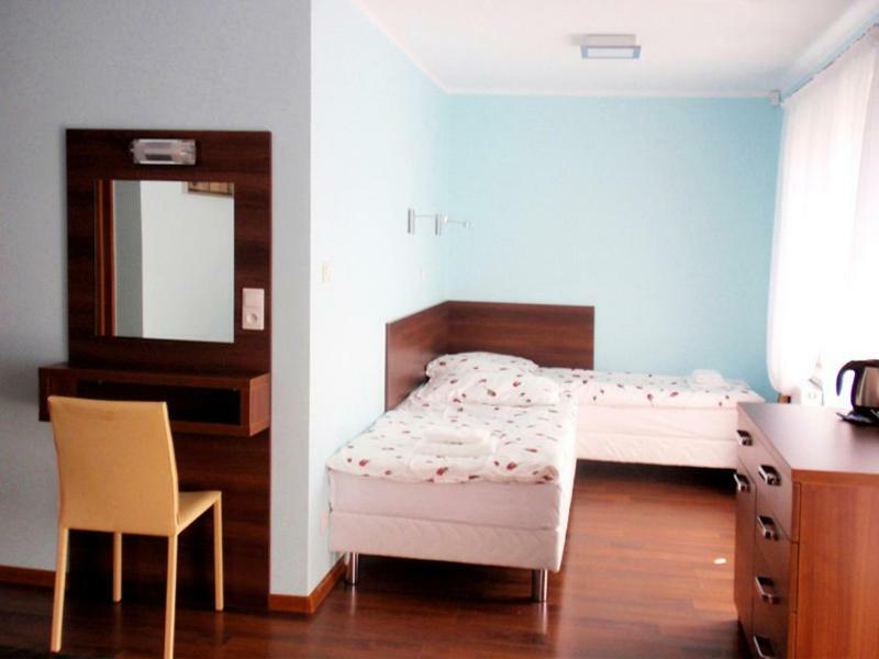 Azzurro Hotell Łukęcin Exteriör bild